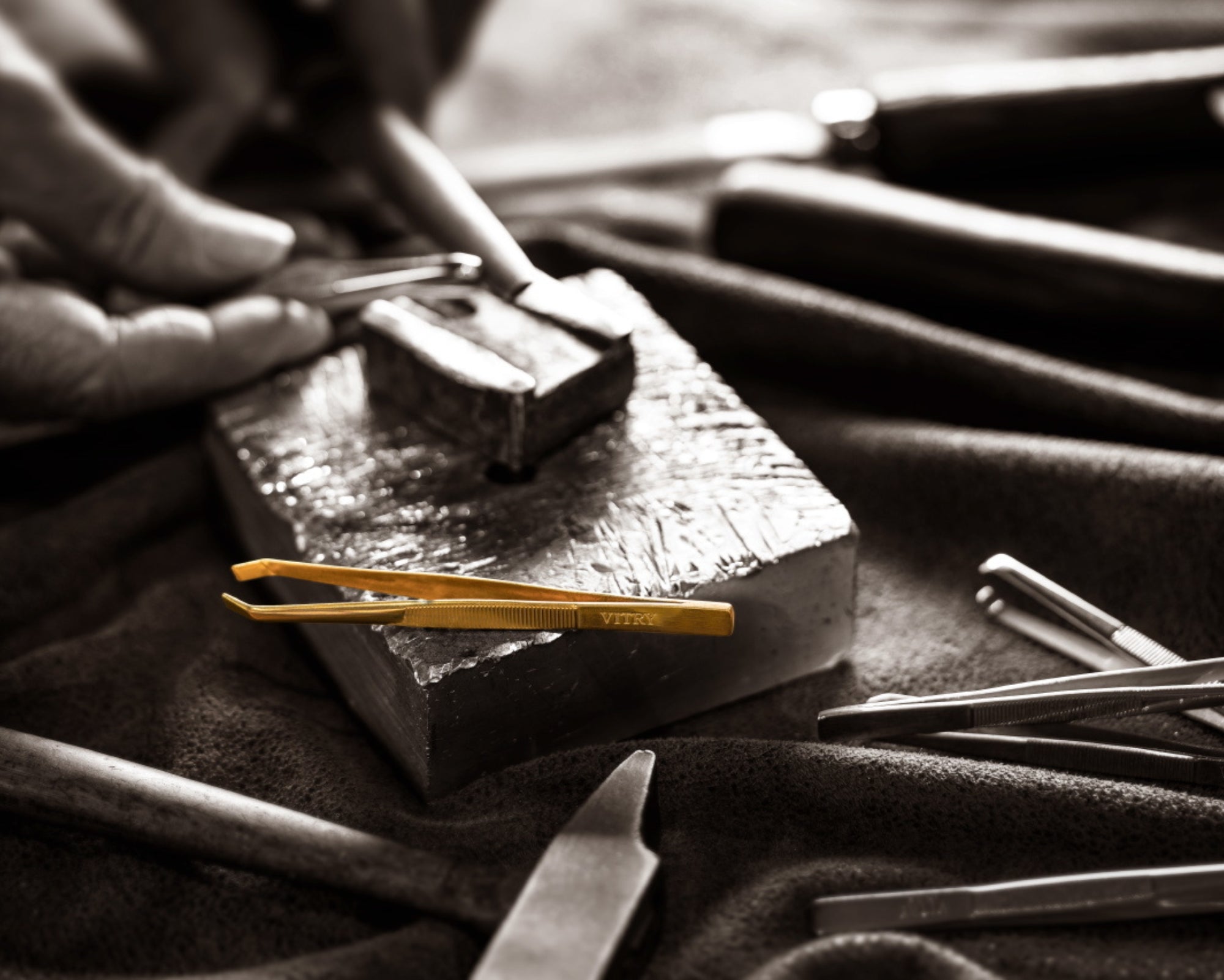 Dans les coulisses de Vitry : la fabrication d'une pince à épiler en 16 étapes