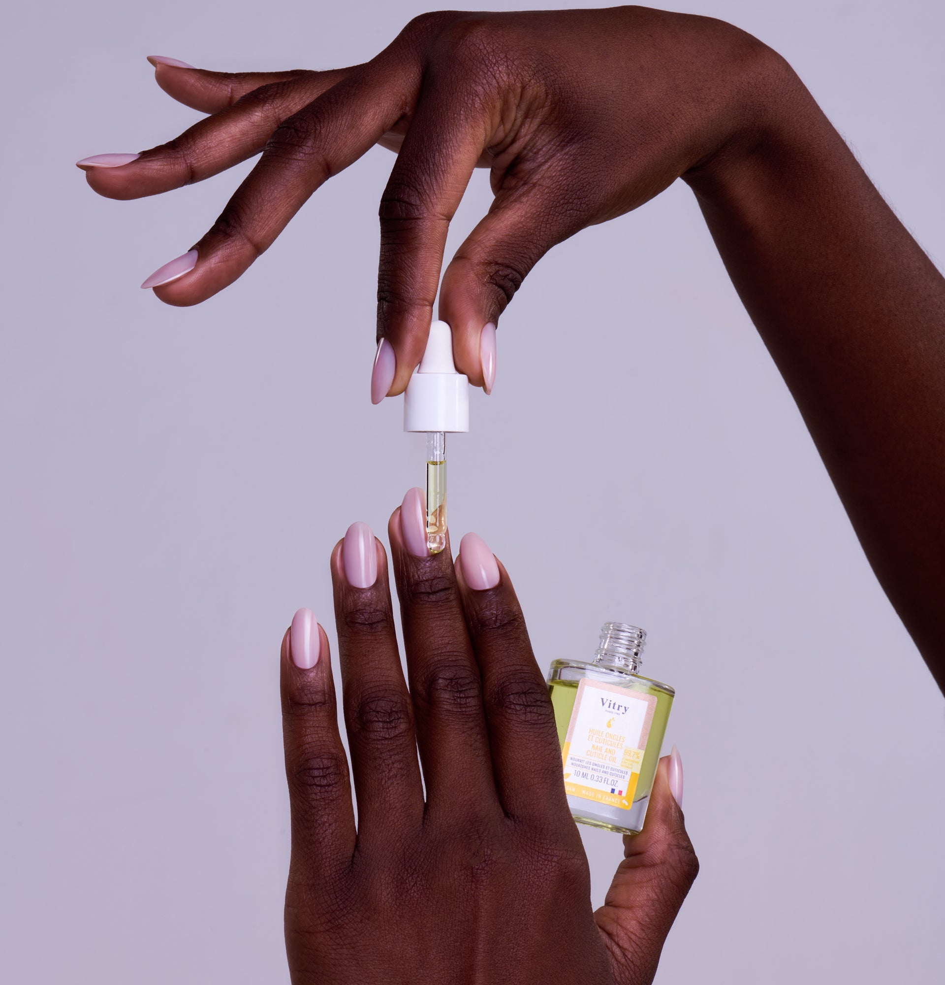 Ongles secs et cassants : causes et soins pour les renforcer