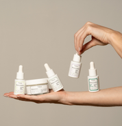 Gamme Botaceutics avec la crème magistrale les quatre sérums : SOS sécheresse, SOS Rougeurs, SOS boutons, SOS taches - Ref BOTA