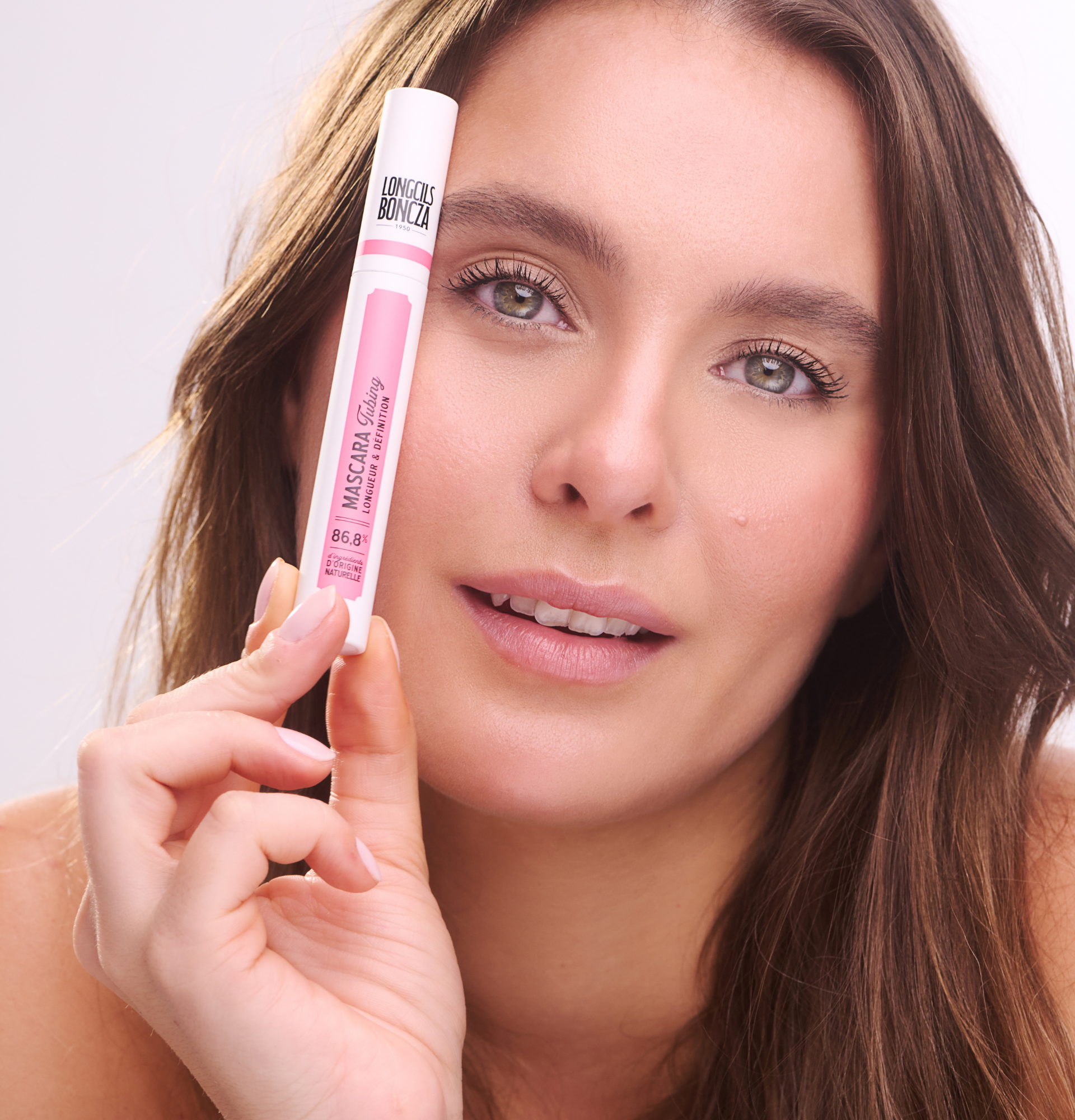 Mascara tubing pour des cils allongés et démaquillage à l'eau tiède uniquement. Ref. 224000