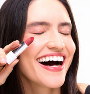 Mannequin portant le BB Lips & Blush Satin Eclat Réf - 279027