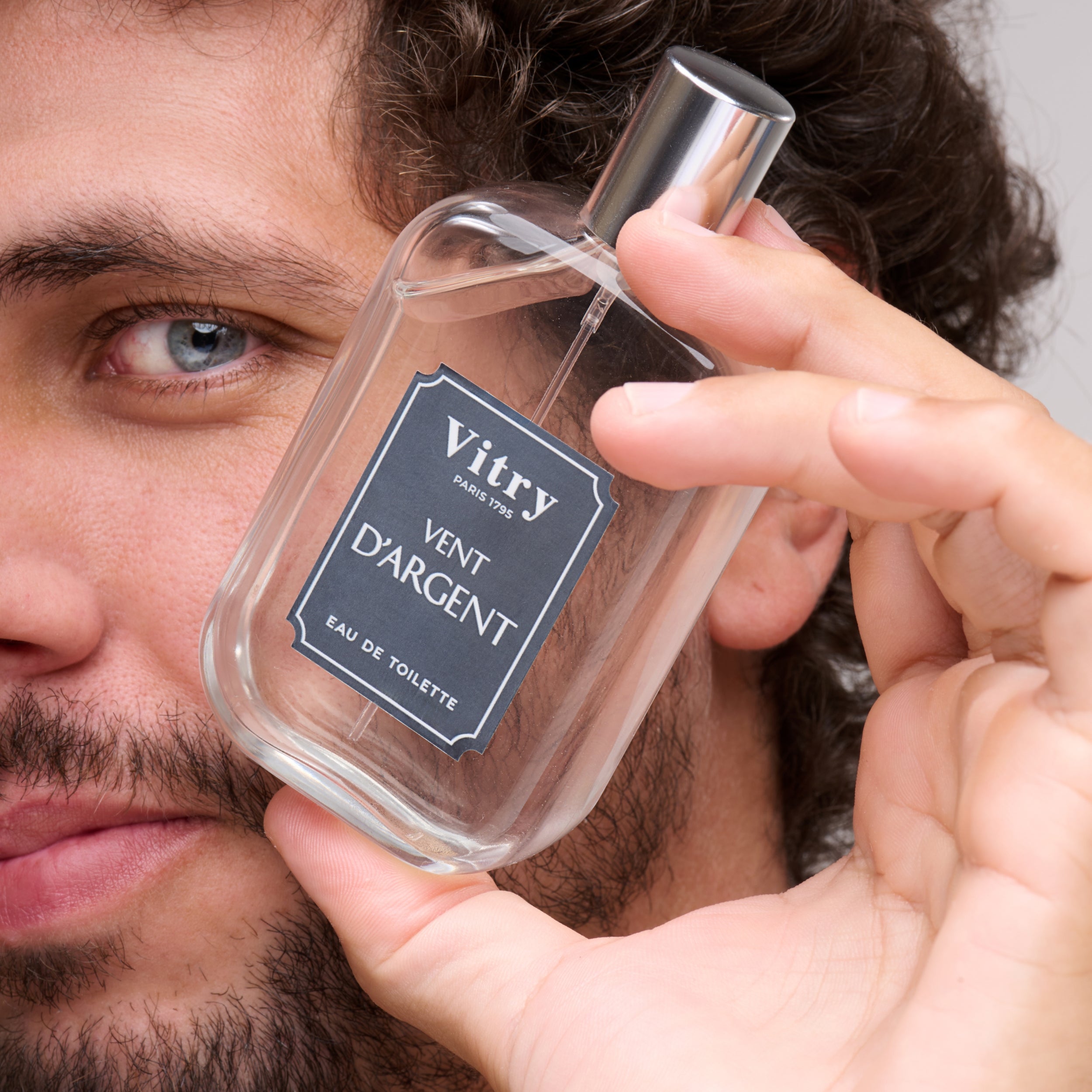 Vitry_ETVA100_EaudeToiletteVentd_Argent_LifestyleMannequin4_549ea751-e2e9-4653-b2ed-512d20668bf0.jpg