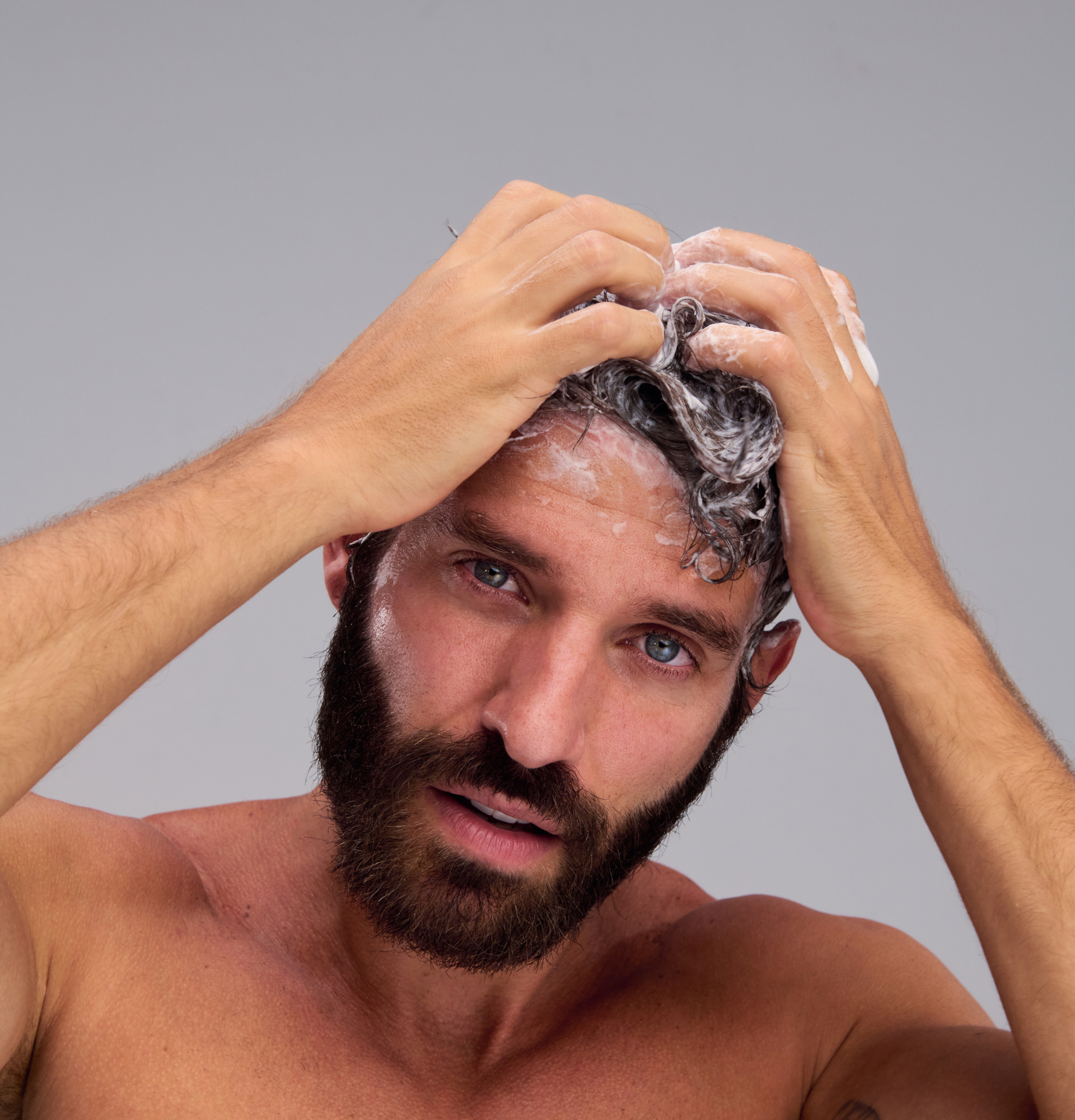 Shampooing fortifiant application avec une belle mousse. Réf H3001
