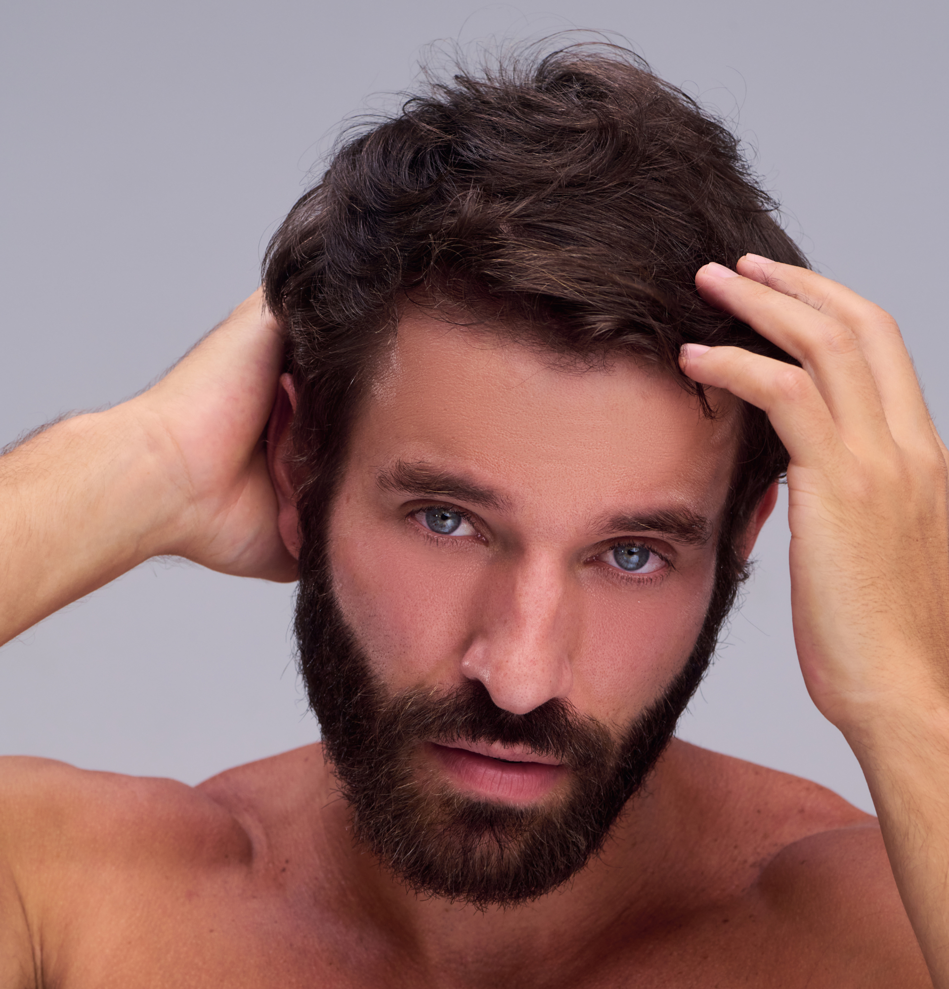 Vitry Cire coiffante application dans la chevelure pour un effet mat et coiffé. Réf. H3003