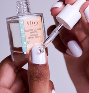 Appliation gouttes de séchage sur vernis be green Coco pour réduire de moitié le temps de séchage - Réf. VGXPRE
