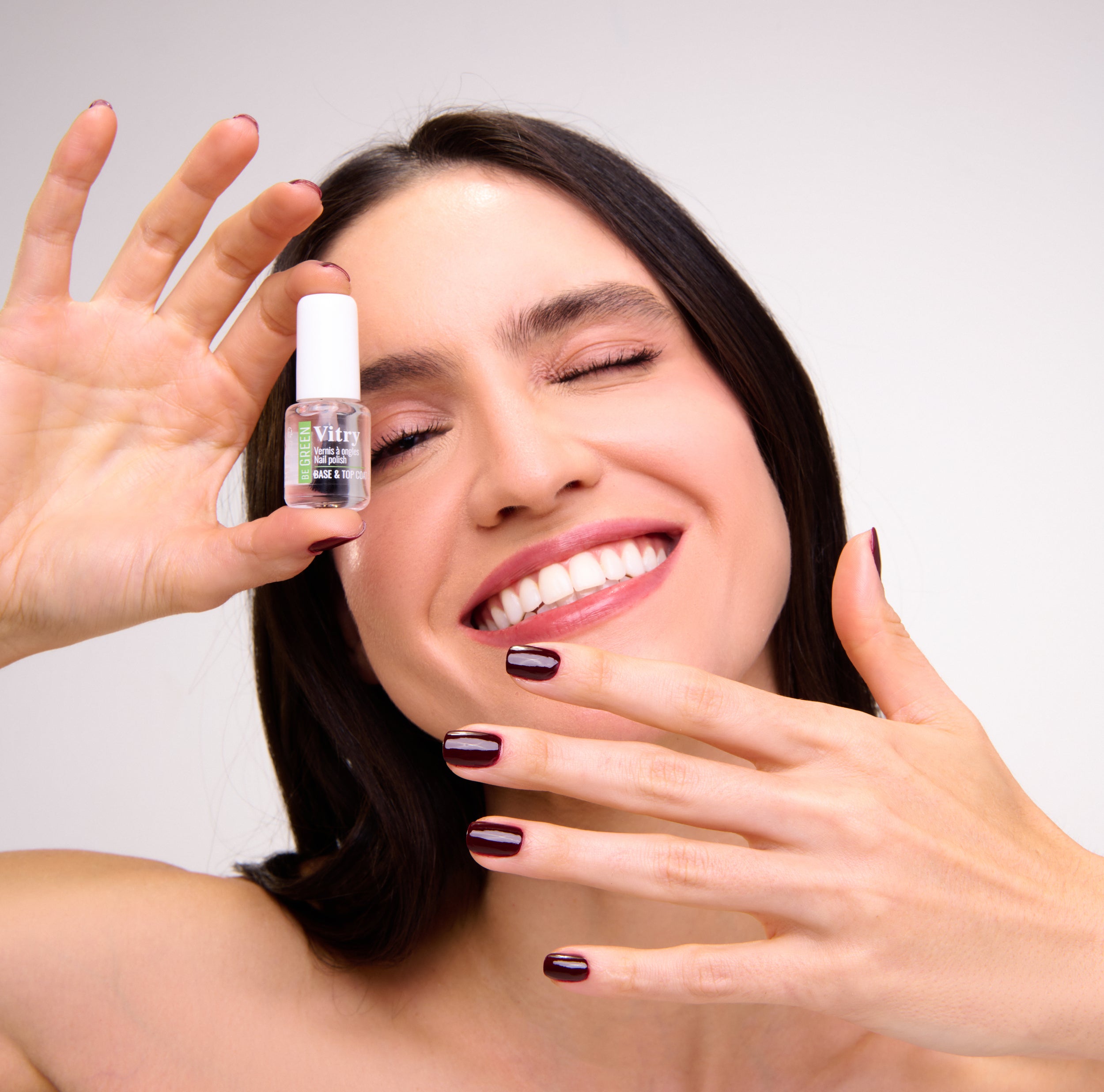 Vitry_VGREE001_Base_TopCoat_BeGreen_LifestyleMannequin_2_1.jpg
