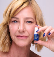 Mannequin portant le flacon 6ml Vernis Be Green Saphir. Réf. VGREE114