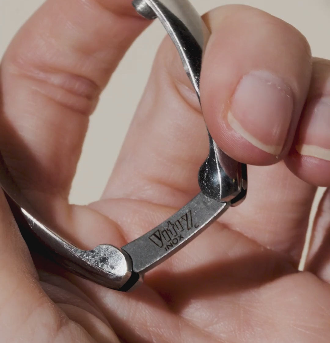 Utilisation de la pince à peaux avec fermoir en inox Vitry en vidéo